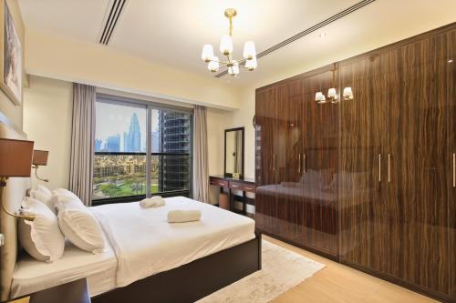 Spacious 1BR - Elite Downtown Residence - Short Walk to Burj & Dubai Mall, Dubaï