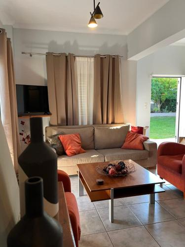 H&V suite home gîte à louer Schimatári