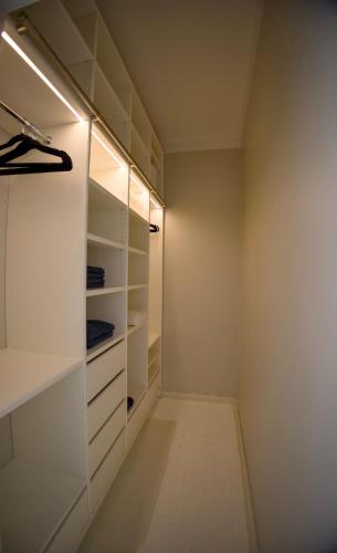Modern 1BR apartment in idyllic Ullanlinna, Helsinki (photo 2)