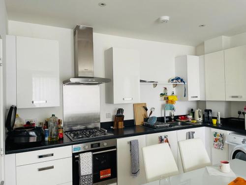Modern two-bedroom flat near Cambridge University Biomedical Campus in Trumpington