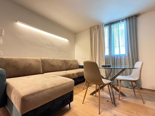 AlfieriA - Netflix-Parking-Supermarket-Centro, Bergamo (fotografie 5)