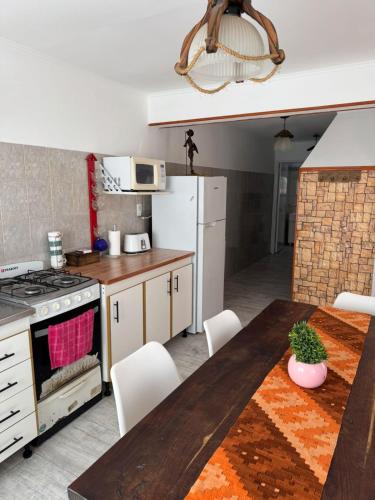 Kitchen, Chalet Mar del Plata in Caisamar
