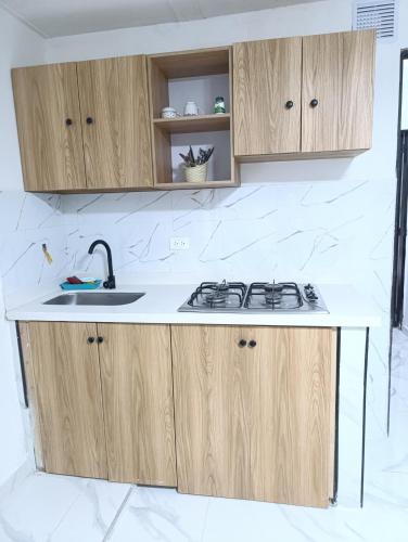 E2P RENOVADO y BELLO APARTAMENTO EN LAURELES ESTADiO, Medellín (fotografie 4)