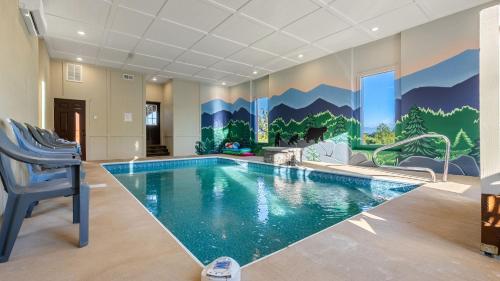 Wildwood Haven Lodge - Smoky Mountain Cabin with Pool & Game Room, Sleeps 26 in Pleasant Hill