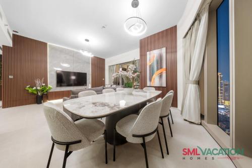 SML Vacation Homes - Sky High Apartments with Burj Khalifa and Dubai Fountain Views at Grande Signature Downtown Dubai - image 6