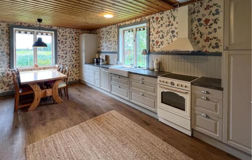 kuhinja, Lovely Home In Furudal With Sauna in Furudal