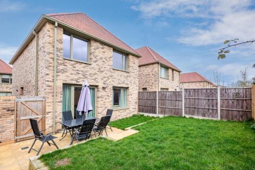 Stylish 4-BR House with 3 Ensuite & Free Parking in Oxford Külváros