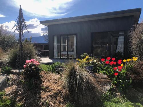 Lake Hawea Little Maude Snug