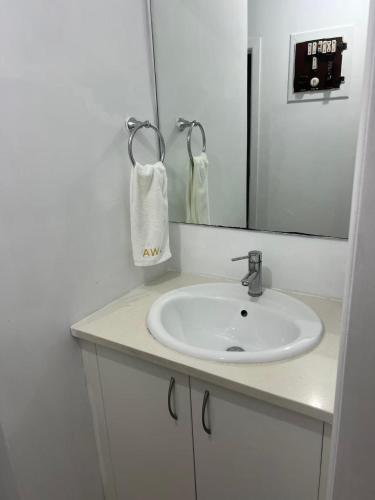 4 Beds Including 1 Sofa Bed in 1 Bedroom plus1 Lounge, Auckland (fotografie 2)