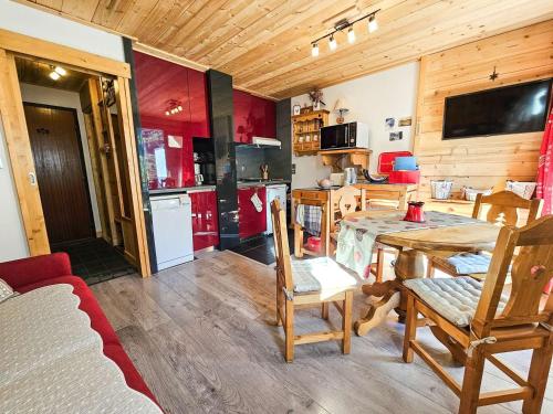 Grand studio lumineux avec WiFi, parking gratuit, proche des pistes - FR-1-852-8