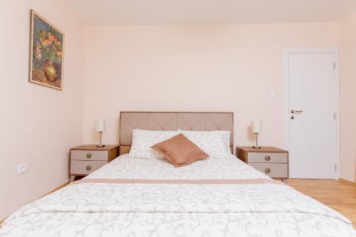 Old Town Museum Square Apartment - image 8