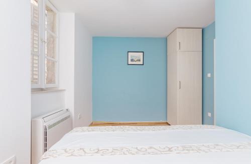 Old Town Museum Square Apartment - image 7