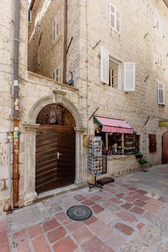 Old Town Museum Square Apartment - image 4