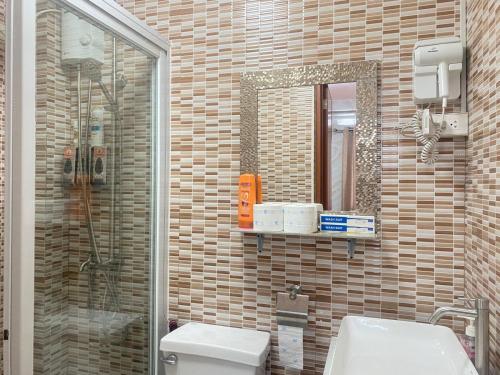 room detail thumbnail 2