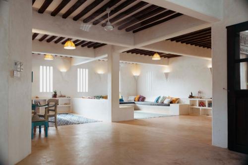 Mbibo House in the Shela Dunes in 라무 아일랜드