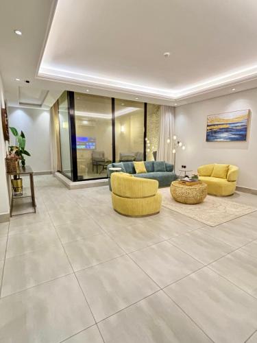 Spacious new 2 bedroom Apt-in amazing location B9 in حطين