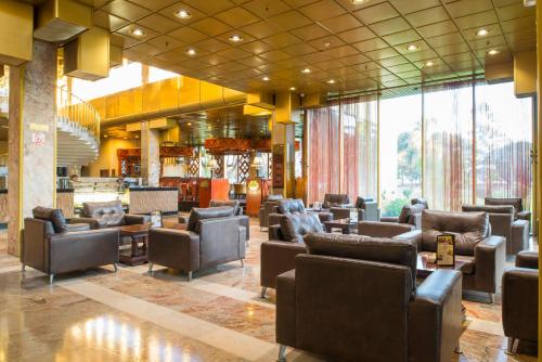 酒吧/Lounge Bar, Rainbow Towers Hotel & Conference Centre in 哈拉雷
