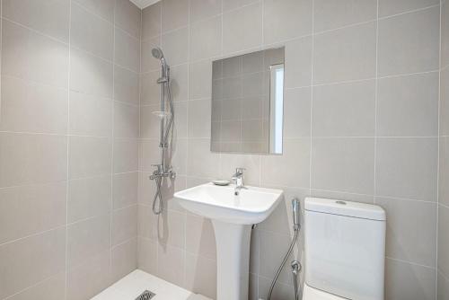 2 Bedroom Bluewaters Retreat with Office and Pool Views, Дубай (фото 7)