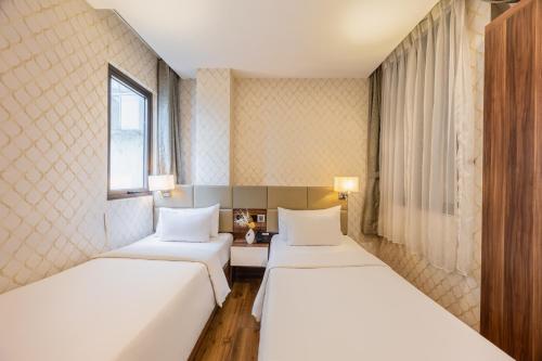 2 twin beds