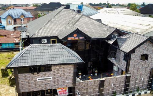 Зовнішній вигляд готелю, DEVHAK Hotel and Suites in Warri