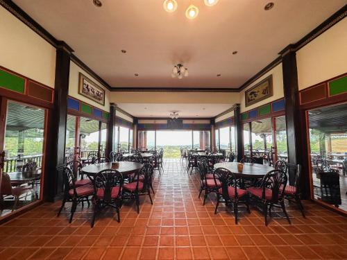 Restaurant, ดอยหมอกดอกไม้รีสอร์ท DoiMok DokMai Resort in Mae Salong (Chiang Rai)