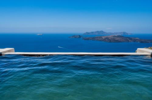 Pezsgőfürdő, Santo Blue Santorini Caldera View Luxury Houses in Megalochori