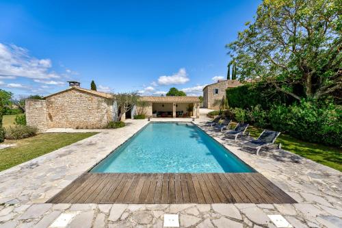 17th century farmhouse located in the Gard, 3 km from Barjac gîte à louer Saint-Privat-de-Champclos