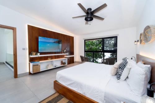 Bayshore 76 Beachfront Villa Palmar de ocoa in Las Calderas