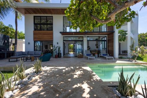 Bayshore 76 Beachfront Villa Palmar de ocoa in Las Calderas