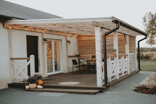 Exterior view of Domek Sielsko z kominkiem i jacuzzi godzine od Warszawy