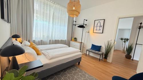 BeckHomes Munich- Large 210 sqm Central Apartment- 7 BR, 6Baths, 3 Kitchens, Up to 18 Guests, München (Foto 6)