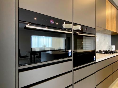 Castlebane New Home 350sqm, 7ACs, Large Deck, View, Auckland (Foto 7)