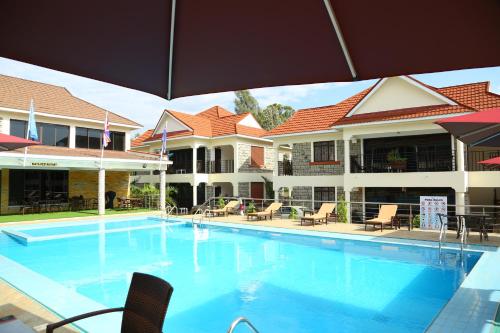 2 bedrooms, 11 beds