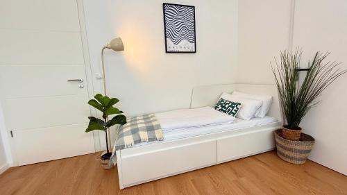 BeckHomes Munich- Large 210 sqm Central Apartment- 7 BR, 6Baths, 3 Kitchens, Up to 18 Guests, München (Foto 9)