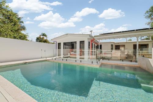 Lush Kuluin Escape Private Pool & Short Drive to Mooloolaba Beach