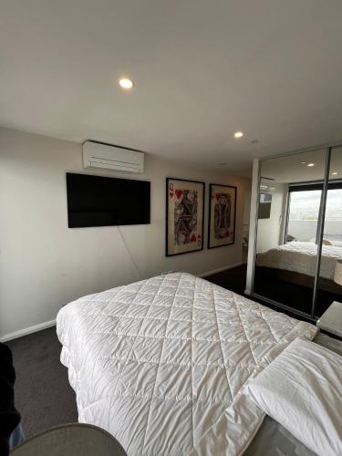 Private & Quiet Penthouse in Boutique Development
