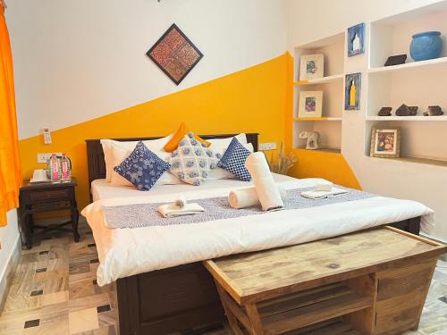 Jaisalmer Hostel Crowd in Jaisalmer