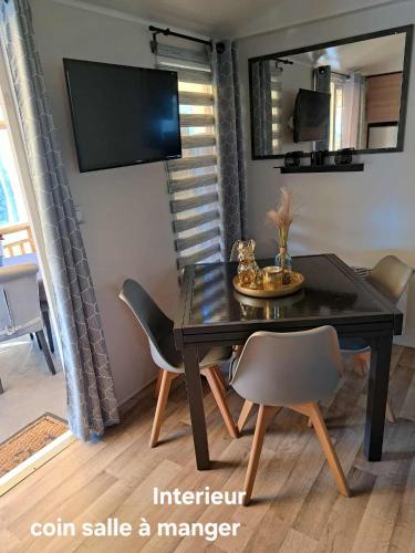 Mobilhome Montourey 4 etoiles 3 chambres 2 salles de bain near Memorial des Guerres en Indochine