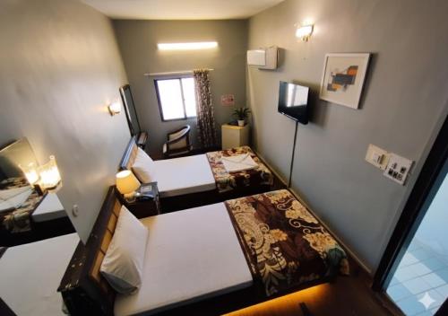HillTop Hotel - image 4
