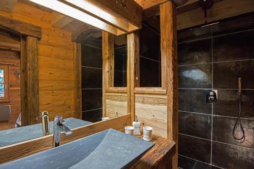 Fürdőszoba, Amour de Chalet - Clairière aux cabanes - Bol d'air (Amour de Chalet - Clairiere aux cabanes - Bol d'air) in La Bresse