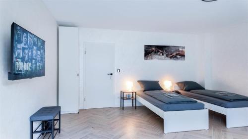 ALFA Stuttgart Doppelzimmer Teeküche Porsche Bosch l Gemeinschaftsbad WIFI SmartTV l Terrasse l Double room with kitchenette and shared bathroom l Terrace BS21A4, Štutgart (fotografie 2)