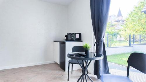 ALFA Stuttgart Doppelzimmer Teeküche Porsche Bosch l Gemeinschaftsbad WIFI SmartTV l Terrasse l Double room with kitchenette and shared bathroom l Terrace BS21A4, Štutgart (fotografie 9)