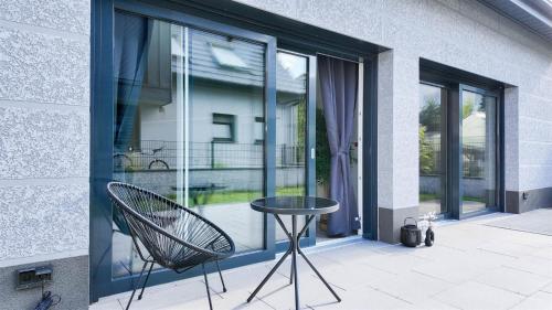 ALFA Stuttgart Doppelzimmer mit Teeküche und Terrasse Porsche Bosch l Gemeinschaftsbad WIFI SmartTV l Double room with kitchenette and terrace l shared bathroom BS21A5, Stoccarda (foto 6)