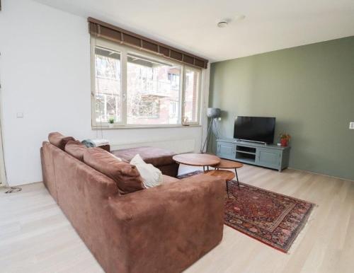 Spacious apartment in the heart of the city center with parking space, Breda (zdjęcie 7)