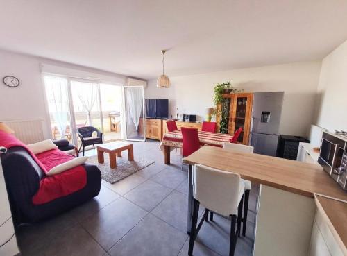 Spacious apartment in Juvignac - Location saisonnière - Juvignac