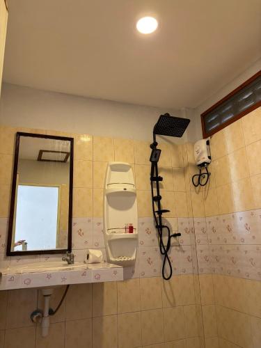 room detail thumbnail 2