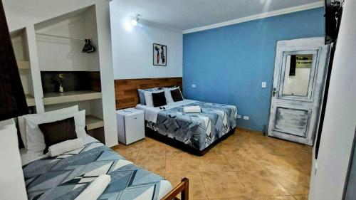 1 double bed, 1 twin bed