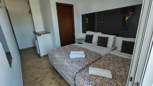 1 double bed, 1 twin bed