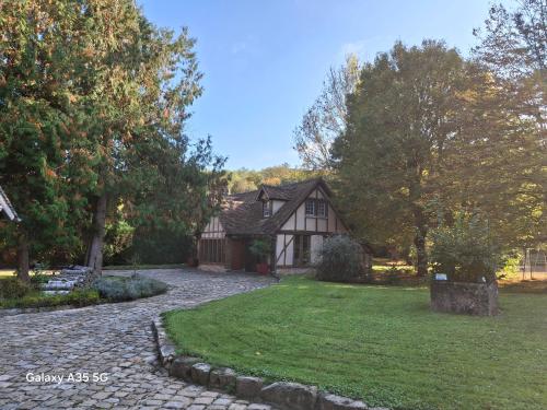 Les lodges de Verlin in Saint-Julien-Du-Sault