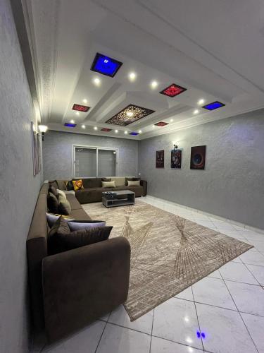 Moroccan-Style Agadir Apartment with Balcony & AC – khách sạn tại Bensergao